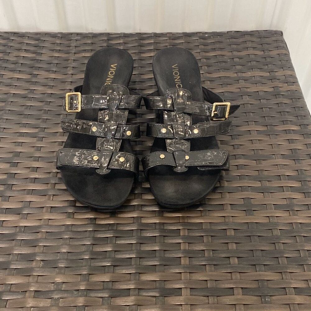 ￼Vionic wedge, sandals, women’s size 8 Wide